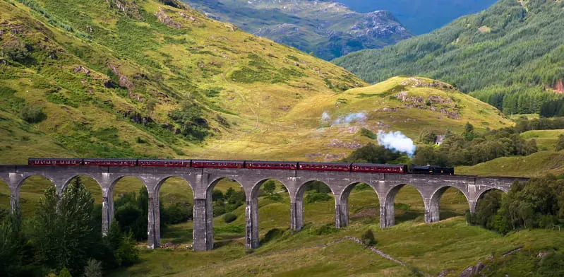 Der Royal Scotsman auf dem Glenfinnan-Viadukt